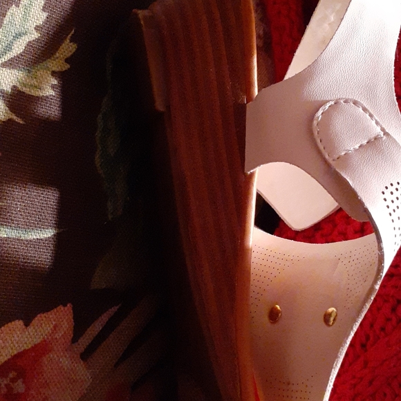 Sandals - Picture 2 of 4